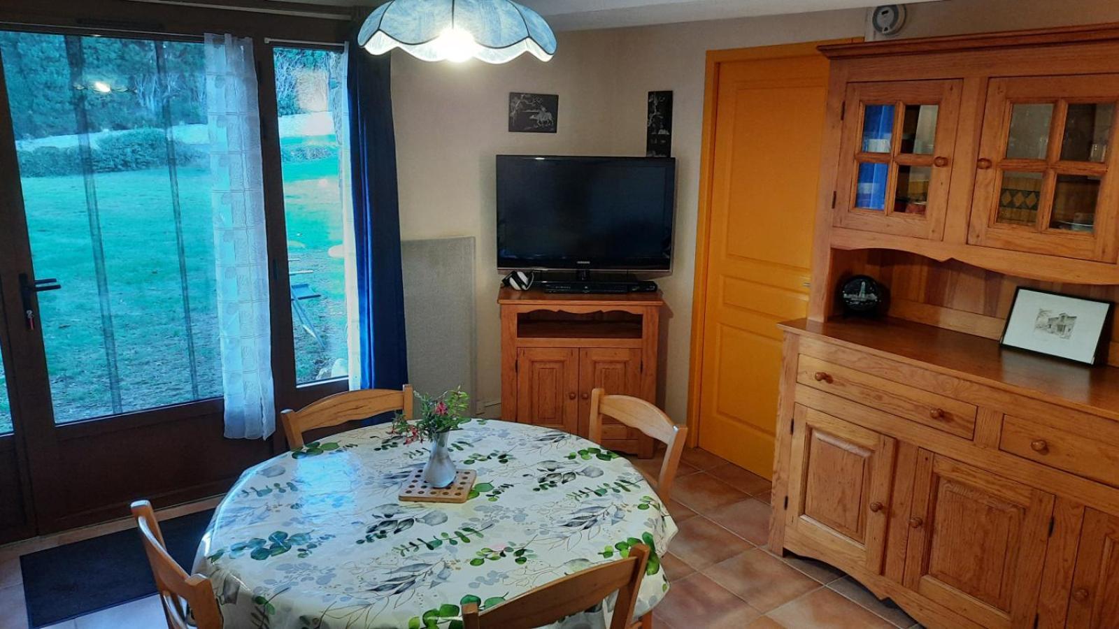 La Petite Maison Dans La Prairie Cassaignes Exterior photo